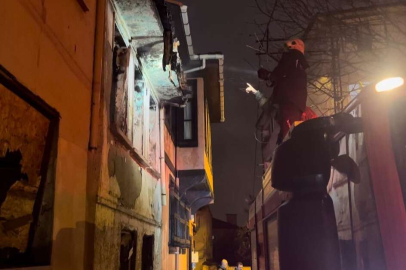 Bursa'da tarihi binada korkutan yangın