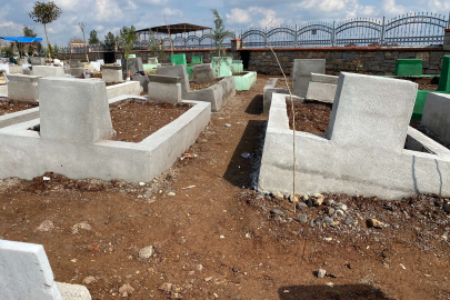 Diyarbakır’da yağmur sonrası depremzedelerin mezarları çöktü