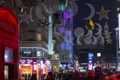 Londra’da “Ramazan ışıkları” caddeleri süsledi