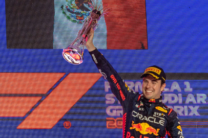 Suudi Arabistan Grand Prix'sinde kazanan Sergio Perez