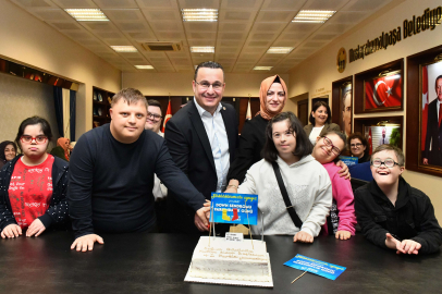 Özel çocuklardan Başkan Kanar'a sürpriz ziyaret