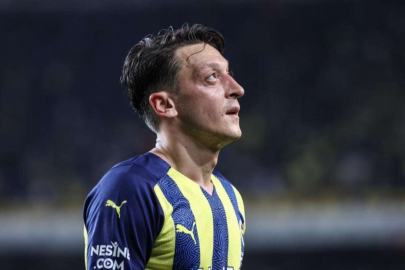 Mesut Özil futbolu bıraktı!