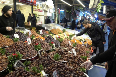 Bursa'da hurma tezgahları süsledi