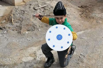 Depremzede çocuğa Bursa'dan özel hediye