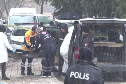 Mezarlıkta araç içinde ceset