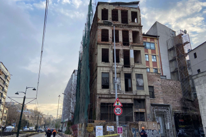 İstanbul'da 5 katlı bina çöktü