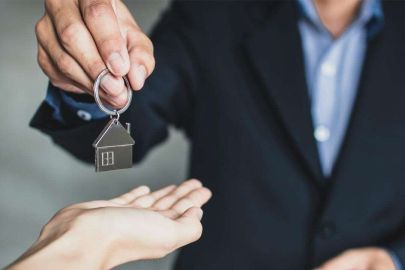 Fırsatçı ev sahiplerinden yeni oyun: Ya evi boşalt ya farkı öde