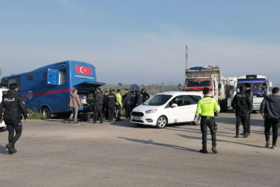 Cezaevi nakil aracı TIR'la çarpıştı: 6'sı asker 9 yaralı