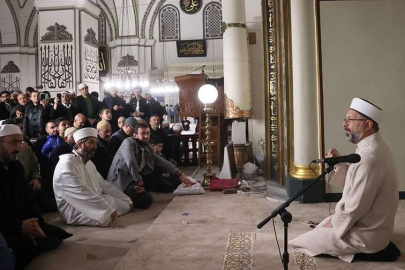 Diyanet İşleri Başkanı Erbaş, Ulu Camii'de teravih namazı kıldırdı