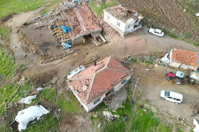 Aksaray'da fırtına ve hortum yıktı geçti