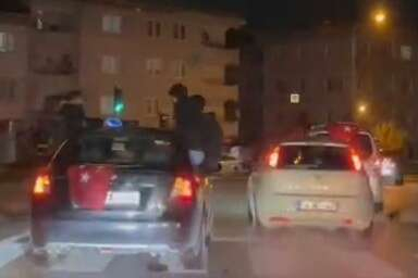 Bursa'da asker konvoyunda tehlikeli yolculuk