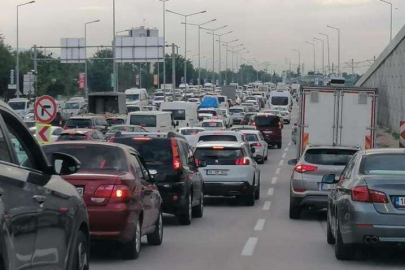 Sürücüler dikkat: Yalova yolu sağ şeridi trafiğe kapanıyor