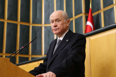 Devlet Bahçeli: Seccadeye ayakla basana hoş görüyle bakılmaz