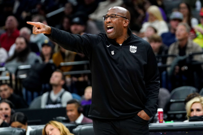 NBA'de yılın başantrenörü Mike Brown