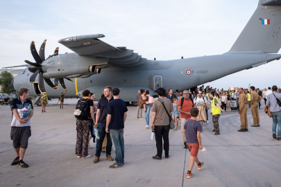 Fransa, farklı milletlerden oluşan 100 kişilik ilk grubu Sudan’dan tahliye etti