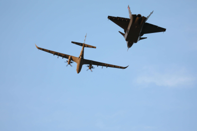 Kızılelma ve Akıncı'dan kol uçuşu