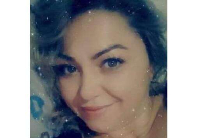 Binadan düşen beton parçası yoldan geçen kadını öldürdü