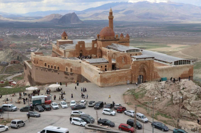 İshak Paşa Sarayı'nı bayramda 8 bin kişi ziyaret etti