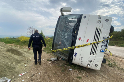 Bursa'da öğrenci servisi ile hafriyat kamyonu çarpıştı: 23 yaralı
