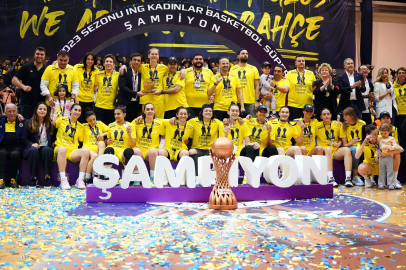 Fenerbahçe Kadın Basketbol Takımı’ndan çifte şampiyonluk