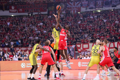 Fenerbahçe seriyi eşitledi