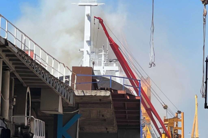 Tuzla’da tersanede yangın
