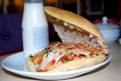 Balıkesir'de 13 kişi tavuk dönerden zehirlendi