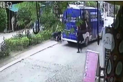 Balıkesir'de AK Parti seçim aracına saldırı