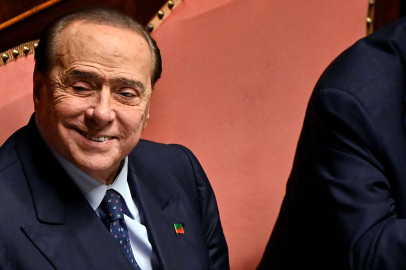 Bir aydır hastanede yatan Berlusconi’den ilk mesaj