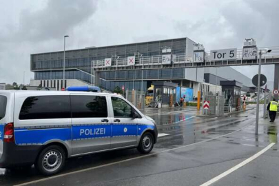 Almanya'da Mercedes fabrikasında silahlı saldırı: 2 ölü