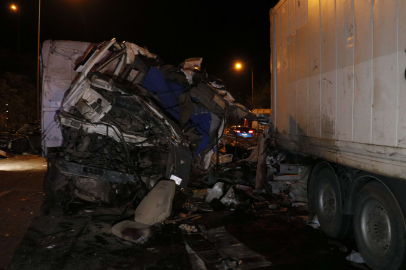 Adana'da katliam gibi kaza: 7 ölü, 7 yaralı