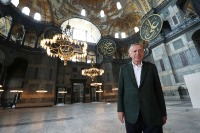 Cumhurbaşkanı Erdoğan seçim programını Ayasofya'da akşam namazı ile sonlandırdı