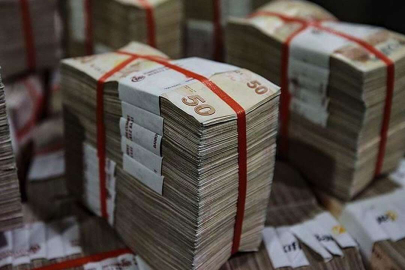 Bütçe nisanda 132 milyar lira açık verdi