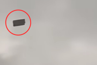 Ankara’da fırtına: Koltuk havada uçtu