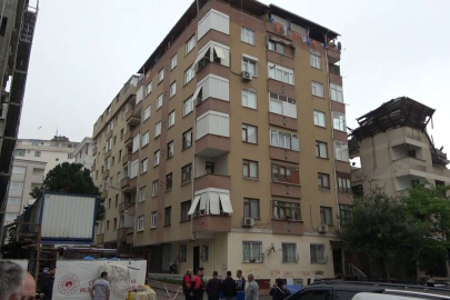 İstanbul'da kolonunda çatlak oluşan 7 katlı apartman tahliye edildi