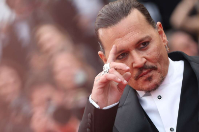 Johnny Depp beyazperdeye Cannes'la döndü: 7 dakika boyunca alkışlandı