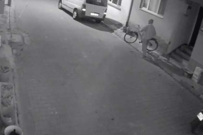 Bursa'da bisiklet hırsızı kameraya yakalandı