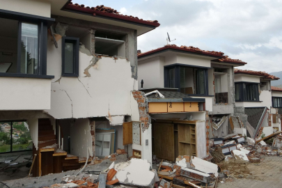 Depremin vurduğu milyonluk villalar için yıkım kararı