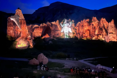 Kapadokya'da tarih peribacalarına yansıtıldı