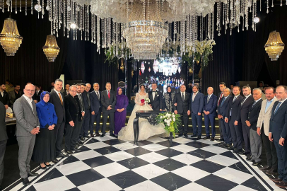 Bursa'da genç çiftin düğünü siyasileri biraraya getirdi