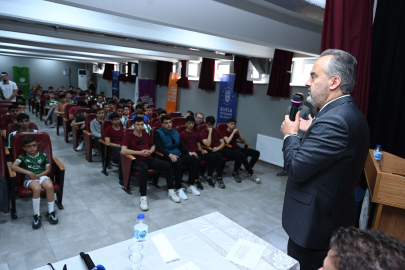 Bursa Büyükşehir Belediye Başkanı Aktaş gençlerle tecrübesini paylaştı