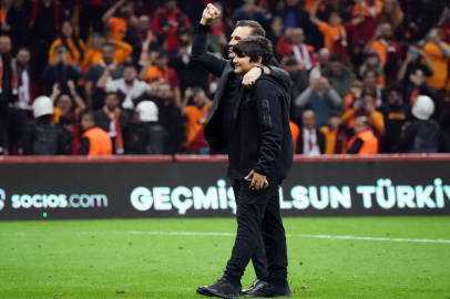 Okan Buruk ve oğlu Ali Yiğit’in şampiyonluk sevinci