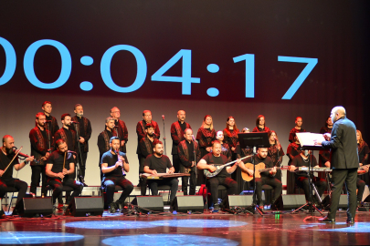 Antakya Medeniyetler Korosu depremzedeler için söyledi