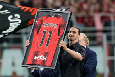 Zlatan İbrahimovic futbolu bıraktı