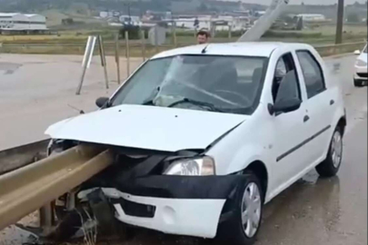 Bursa’da feci kaza: Bariyerlere ok gibi saplandı