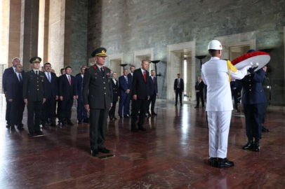 Cumhurbaşkanı Erdoğan ve bakanlardan Anıtkabir'e ziyaret