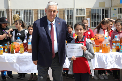 Gemlik’te öğrenciler körfezin kirlenmesini önlüyor