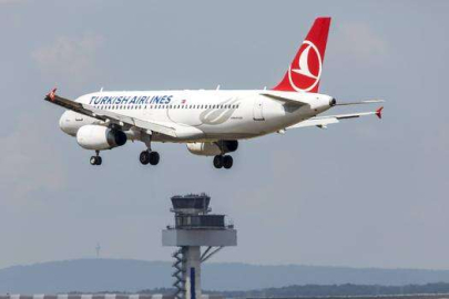 İniş takımları kapanmayan THY uçağı Frankfurt'a geri döndü