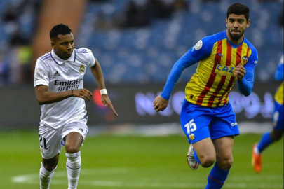 Valencia, Cenk Özkacar'ın bonservisini aldı