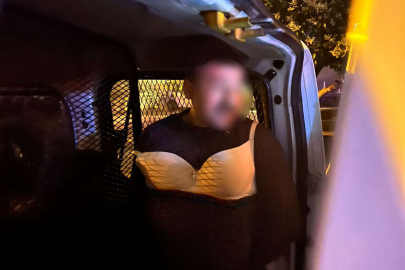 Sütyen taktı, sokak sokak gezdi